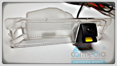 CARMEDIA CMA-AVG-REN01 Цветная штатная камера заднего вида для автомобилей Renault Logan, Sandero ночной съемки (линза - стекло)