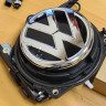 Volkswagen Golf VI (2008-2012), Passat B6 (2005-2010), Passat B7 (2011-), Passat CC (2008-) моторизированная вместо заводской эмблемы CarMedia CM-VWG-EMB CVBS-sensor Night Vision (ночная съёмка) с линиями разметки (Линза-Стекло) Цветная штатная камера зад
