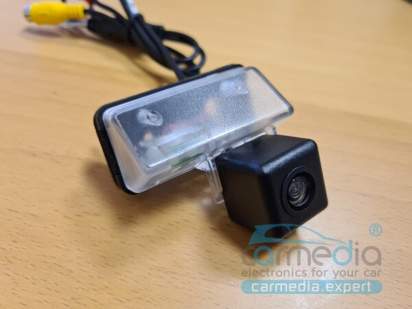 Toyota Avensis (с 2009г.в. по 2013г.в.), Verso (с 2012г.в.), Auris (с 2013г.в.) CarMedia CM-7352KB CCD-sensor Night Vision (ночная съёмка) с линиями разметки (Линза-Стекло) Цветная штатная камера заднего вида