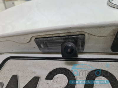 Hyundai Solaris (c 2017г.в. по настоящее время) для вывода на штатный заводской монитор CARMEDIA CM-7267KL OEM CCD-sensor Night Vision (ночная съёмка) с линиями разметки (Линза-Стекло) Цветная штатная камера заднего вида